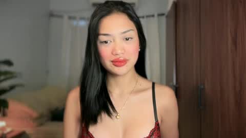 Snapshot of vivian_roberts chatting on 5, 7, 2026 Vivian online show from 5, 7, 2026