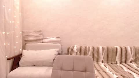 Vivian online show from 6, 3, 2026