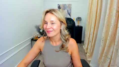 Snapshot of vivianlirei chatting on 29, 6, 2026 Sinti online show from 29, 6, 2026