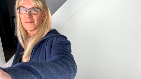 Vivlove online show from 10, 1, 2025