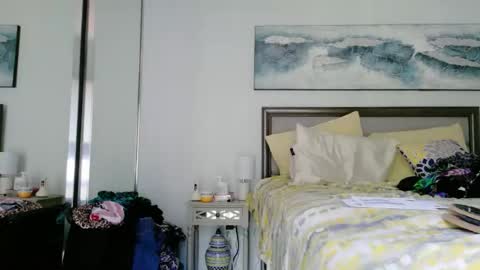 Vivians Roses online show from 5, 7, 2026