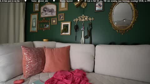 Snapshot of vivid_whit chatting on 7, 3, 2025 Whitney online show from 7, 3, 2025