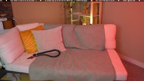 Snapshot of vivid_whit chatting on 10, 10, 2025 Whitney online show from 10, 10, 2025