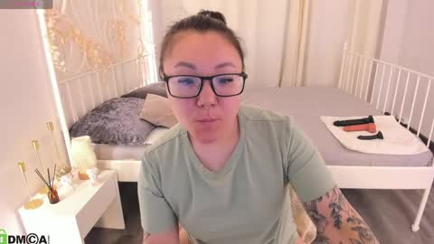 Snapshot of vivien_montclair chatting on 1, 5, 2026 Vivien online show from 1, 5, 2026