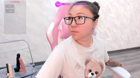 Snapshot of vivien_montclair chatting on 11, 7, 2026 Vivien online show from 11, 7, 2026