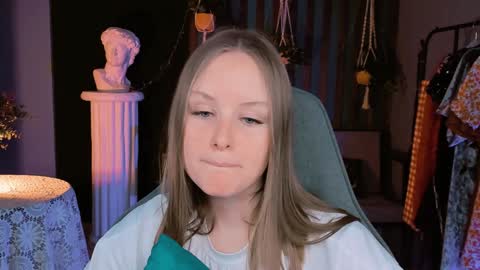 Snapshot of vivienleeigh chatting on 28, 12, 2024 Vivien online show from 28, 12, 2024