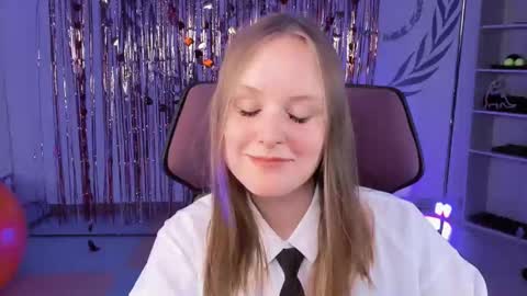 Snapshot of vivienleeigh chatting on 7, 3, 2025 Vivien online show from 7, 3, 2025