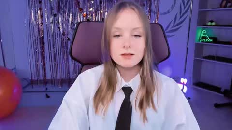 Snapshot of vivienleeigh chatting on 9, 3, 2025 Vivien online show from 9, 3, 2025