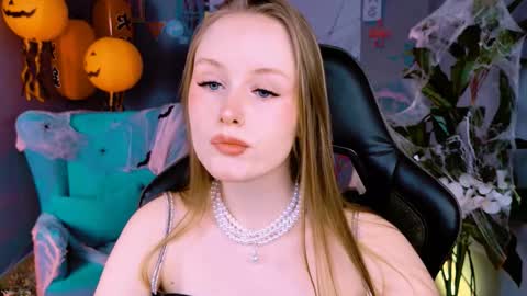 Snapshot of vivienleeigh chatting on 18, 10, 2025 Vivien online show from 18, 10, 2025