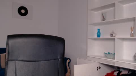 Vivienne online show from 27, 2, 2025