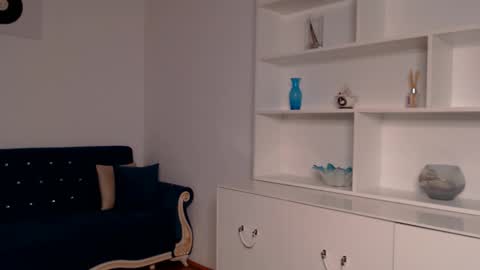 Vivienne online show from 5, 3, 2025