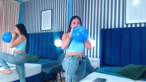 Vivian  online show from 25, 11, 2025