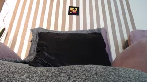 Snapshot of vixenn_ chatting on 15, 12, 2025 vixenn_ online show from 15, 12, 2025