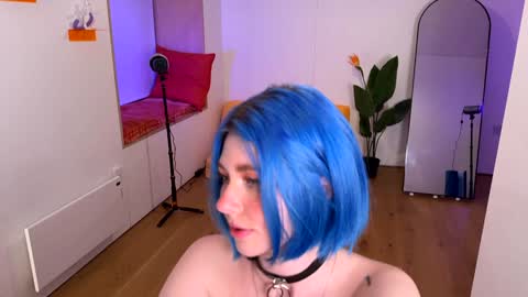 Polly  Online mostly at 9pm-2am UK Time online show from 4, 3, 2025