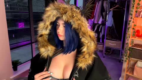 Polly  Online mostly at 9pm-2am UK Time online show from 19, 10, 2025