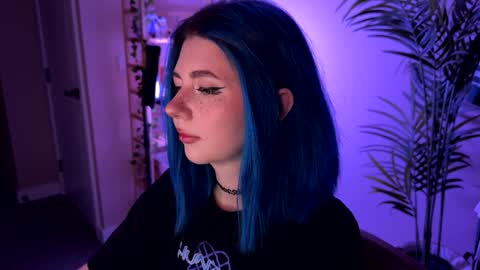 Polly  Online mostly at 9pm-2am UK Time online show from 17, 12, 2025