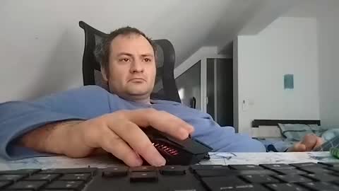 Snapshot of vladuhuh chatting on 4, 2, 2025 vladuhuh online show from 4, 2, 2025