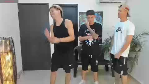 voyeurism_guys online show from 10, 9, 2025