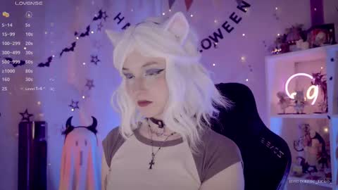 vronnier online show from 11, 11, 2025