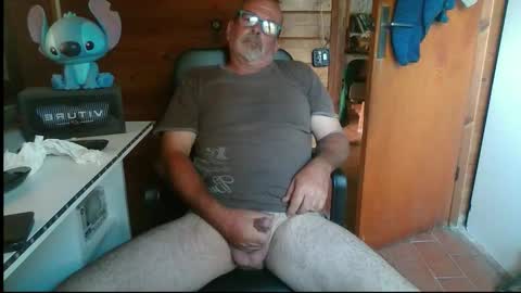 Snapshot of vuda77 chatting on 4, 10, 2025 oscar online show from 4, 10, 2025