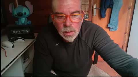 Snapshot of vuda77 chatting on 11, 10, 2025 oscar online show from 11, 10, 2025