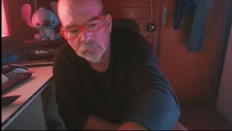 Snapshot of vuda77 chatting on 15, 10, 2025 oscar online show from 15, 10, 2025