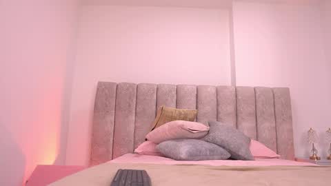 Snapshot of vvioleta_ chatting on 8, 11, 2025 Violeta online show from 8, 11, 2025