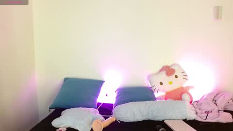 Snapshot of w_kittycat chatting on 2, 1, 2025 kitty SUPORT ME AND MY BABY SINGLE MOMY online show from 2, 1, 2025