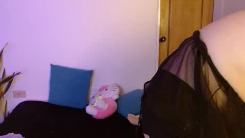 Snapshot of w_kittycat chatting on 13, 10, 2025 kitty SUPORT ME AND MY BABY SINGLE MOMY online show from 13, 10, 2025