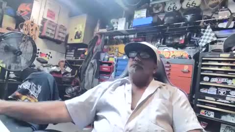 wakesblowinclouds online show from 28, 9, 2025