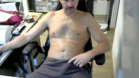 Snapshot of waldo72 chatting on 12, 11, 2025 Waldo online show from 12, 11, 2025