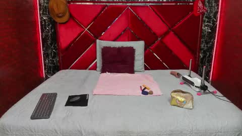 waleska   online show from 11, 11, 2025