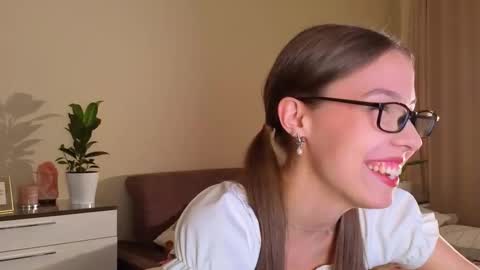 Wendy. Hello Honeys Ill see you 2nd 5th 7th this week love you3 online show from 13, 9, 2025