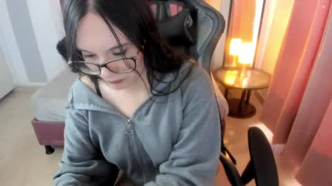 Snapshot of wanda_sg chatting on 28, 4, 2026 Alexandra online show from 28, 4, 2026