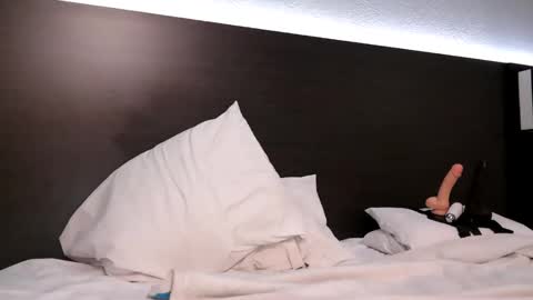 wanderlustgaal online show from 16, 2, 2026