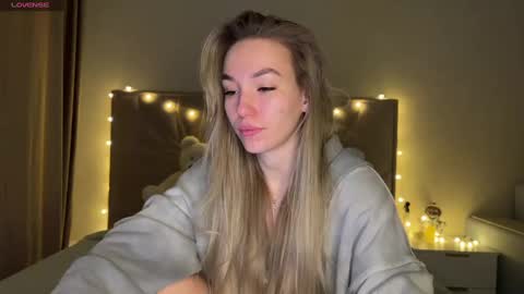 Snapshot of watergirl_ chatting on 19, 1, 2025 Im saving up for a new car help me online show from 19, 1, 2025