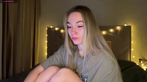 Snapshot of watergirl_ chatting on 24, 1, 2025 Im saving up for a new car help me online show from 24, 1, 2025