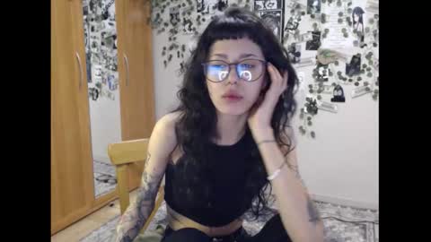 Snapshot of wavy_nights chatting on 9, 9, 2025 Mina online show from 9, 9, 2025