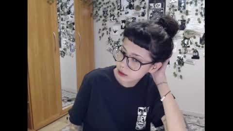 Snapshot of wavy_nights chatting on 10, 9, 2025 Mina online show from 10, 9, 2025