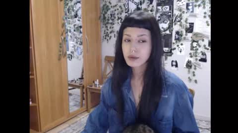 Snapshot of wavy_nights chatting on 2, 10, 2025 Mina online show from 2, 10, 2025