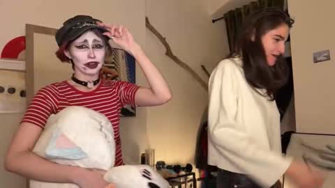 Snapshot of wearethestudio67 chatting on 4, 12, 2025 wearethestudio67 online show from 4, 12, 2025