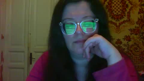 Snapshot of webgirl2 chatting on 27, 11, 2025 Marina online show from 27, 11, 2025
