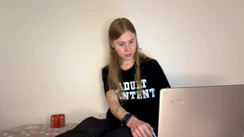 Snapshot of wellskiffle chatting on 30, 10, 2025 wellskiffle online show from 30, 10, 2025