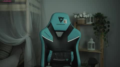 little girl who is always rightLisa online show from 3, 11, 2025