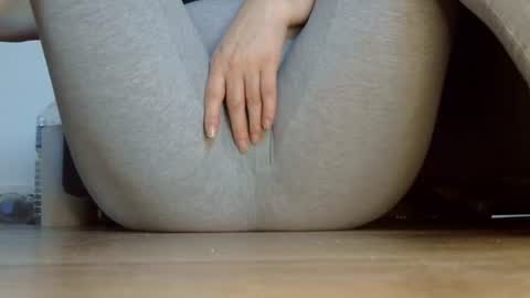 Snapshot of wet_pants2022 chatting on 1, 12, 2025 wet_pants2022 online show from 1, 12, 2025