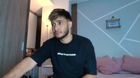 Snapshot of wetbubble chatting on 22, 11, 2025 Mia and Dylan online show from 22, 11, 2025