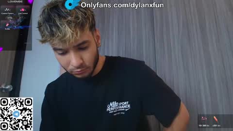 Snapshot of wetbubble chatting on 25, 11, 2025 Mia and Dylan online show from 25, 11, 2025