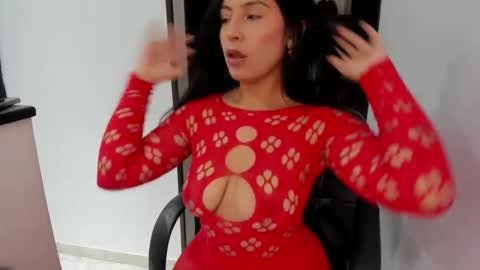 Snapshot of wetmoanl chatting on 13, 5, 2026 Megan Raves online show from 13, 5, 2026