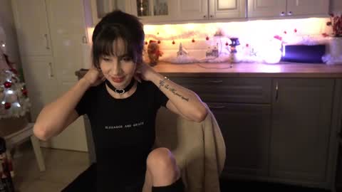 Snapshot of whats_her_name chatting on 2, 1, 2025 Victoria Maria online show from 2, 1, 2025