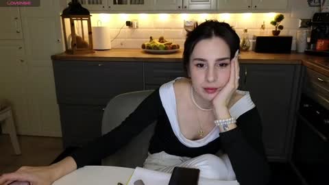 Snapshot of whats_her_name chatting on 12, 1, 2025 Victoria Maria online show from 12, 1, 2025